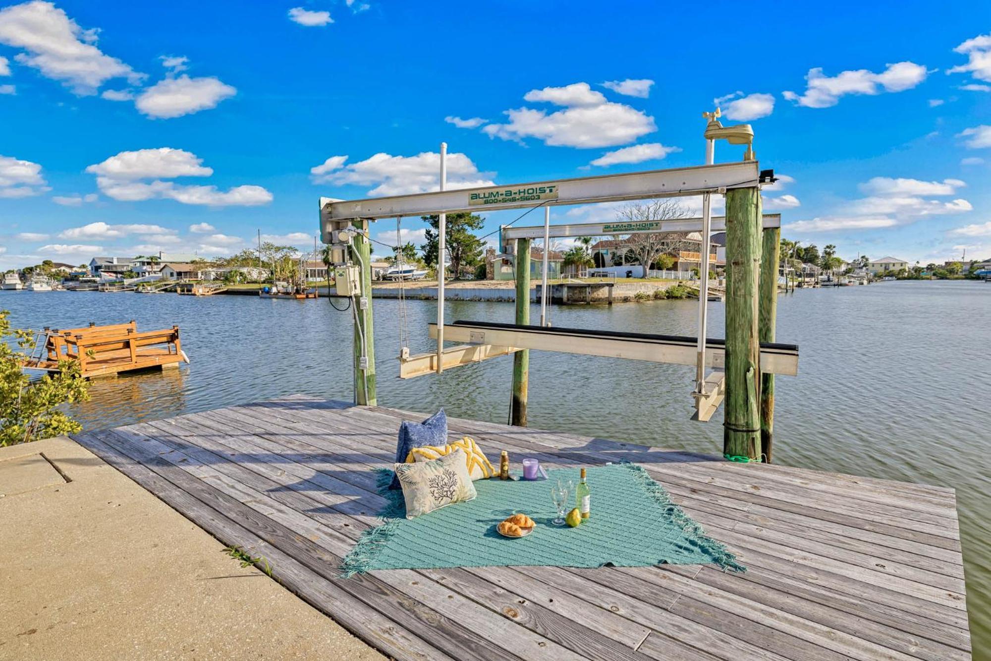 5 Bed3Bath Waterfront Pool Home With Full Gym, Office, And Heated Pool! Hernando Beach Esterno foto